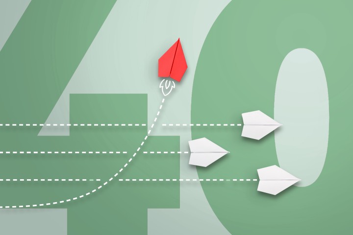 Rule of 40 image of paper airplanes flying past and showing growth